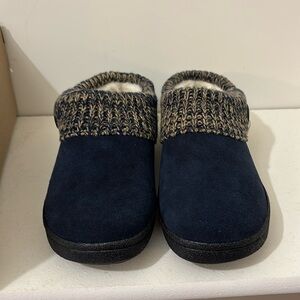 New, Clarks Sweater Clog Slippers  Size 7